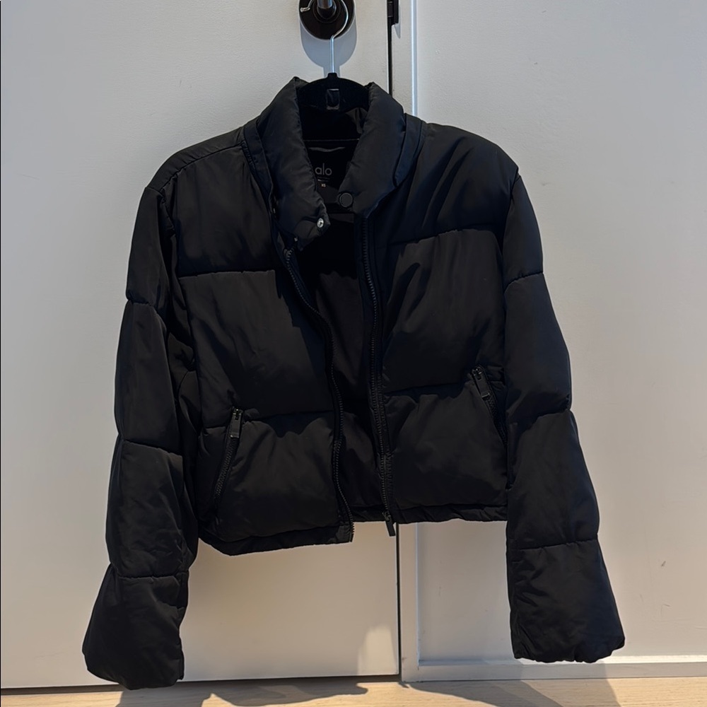 ALO Yoga Black Cropped Puffer Jacket for Women